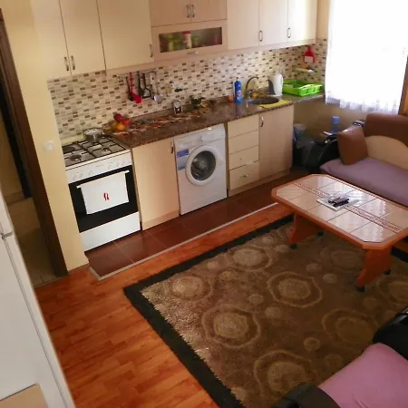 شقة 4 Persons Flat House - Cheap Homestay Sleeping Place أنطاليا